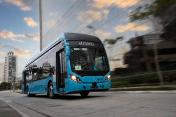 Mercedes-Benz aposta no mercado de ônibus urbanos para eletrificação no Brasil. Na imagem: Mercedes-Benz lança no Brasil primeiro chassi de ônibus elétrico, com autonomia de até 250 km, totalmente desenvolvido e fabricado no país (Foto: Divulgação)