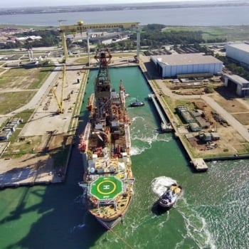 Navio-sonda ODN I, contratada pela Petrobras, no Estaleiro Rio Grande, da Ecovix, onde passa por reparos e manutenção (Foto Matheus Vieira/Divulgação)