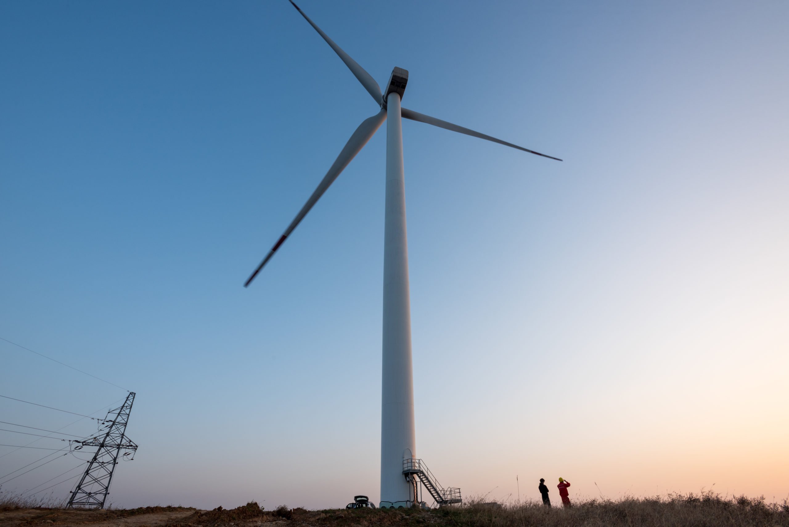 Turbina eólica em projeto de energia limpa com investimentos da Apple, em províncias na China, para lidar com as emissões upstream na cadeia de suprimentos (Foto: Divulgação China Clean Energy Fund)