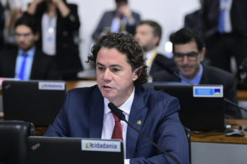 Senado aprova marco regulatório da captura e armazenamento de carbono, ou CCS. Na imagem: Veneziano Vital do Rêgo (MDB/PB), na Comissão de Meio Ambiente (CMA) do Senado, em 30/8/2023 (Foto: Pedro França/Agência Senado)