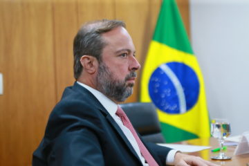 Governo investiga causas do apagão e Alexandre Silveira, do MME, volta a criticar privatização da Eletrobras. Na imagem: Alexandre Silveira, ministro de Minas e Energia, em reunião no Palácio do Planalto (Foto: Tauan Alencar/MME)