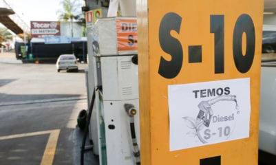 Preço do diesel aumenta nos postos em meio a dificultardes no abastecimento. Na imagem: Bomba de diesel S-10 em posto de combustíveis (Foto: Fabio Rodrigues Pozzebom/Agência Brasil)