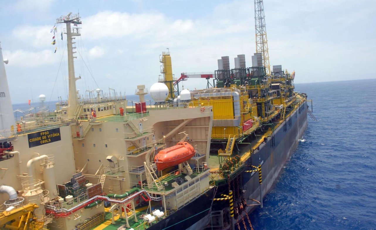 Petrobras conclui venda dos Polos Golfinho e Camarupim, no pós-sal da Bacia do ES, para a BW Energy. Na imagem: FPSO Cidade de Vitória, no Polo de Golfinho, na Bacia do Espírito Santo (Foto: Divulgação Petrobras)