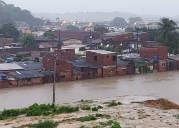 Justiça energética, o norte da transição energética no Brasil. Na imagem: Fortes chuvas em Recife causam inundações e interrupção no fornecimento de energia elétrica (Foto: Alma Preta)