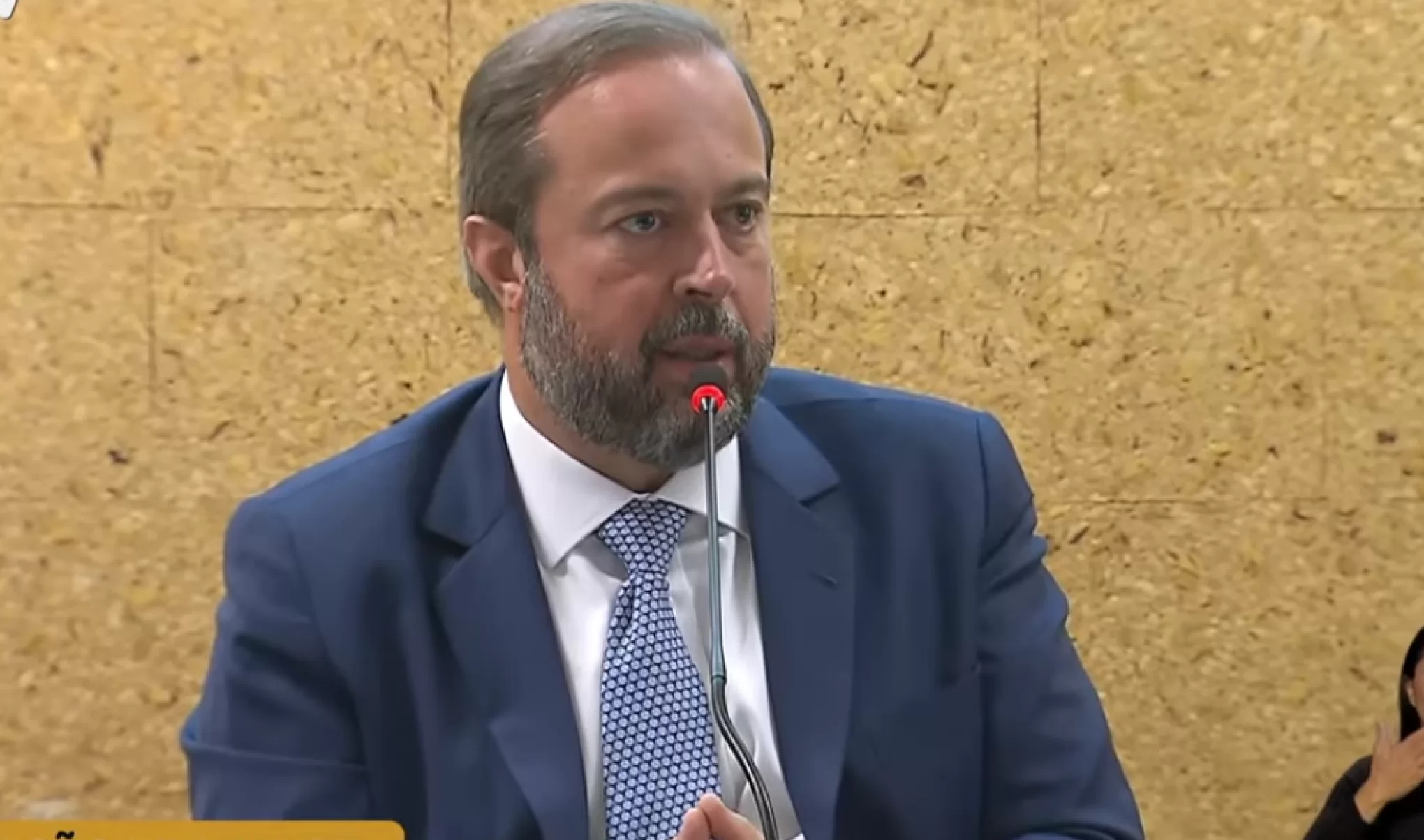 Na imagem: Alexandre Silveira, ministro do MME, explica apagão de 15/8/2023 durante coletiva de imprensa (Foto: Reprodução Youtube)