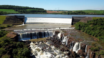 PCH Ludesa (30MW), da CPFL Renováveis, em operação desde 2007, localizada junto ao rio Chapecó, no oeste de Santa Catarina (Foto Divulgação Terra Ambiental)