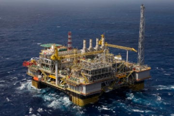 Petrobras paga à União R$ 900 milhões referente a imposto de exportação de petróleo. Na imagem: Instalações da plataforma (FPSO) P-55 da Petrobras no Campo de Roncador, na área norte da Bacia de Campos (Foto: Cortesia PAC)