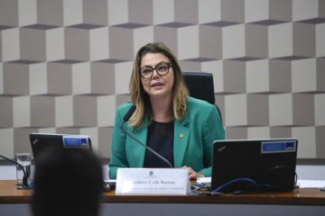 Mercado de carbono no Brasil: entenda os principais pontos do projeto de lei 412/2022. Na imagem: Presidente da CMA (Comissão de Meio Ambiente), senadora Leila Barros (PDT/DF), durante audiência no Senado (Foto: Edilson Rodrigues/Agência Senado)