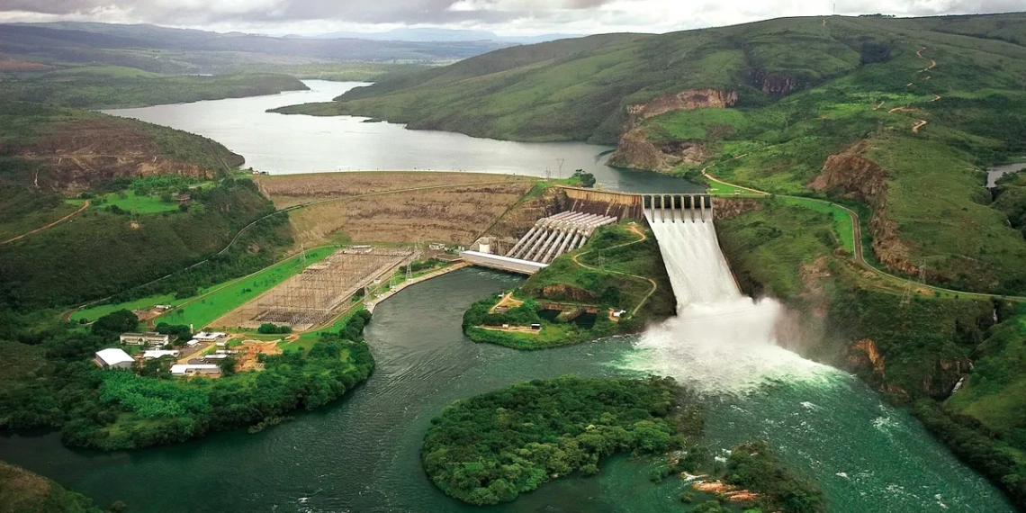 Eletrobras avalia incorporação de Furnas em iniciativa de simplificação da estrutura societária e de governança. Na imagem: Vista aérea do reservatório e instalações da UHE de Furnas (Foto: Divulgação)