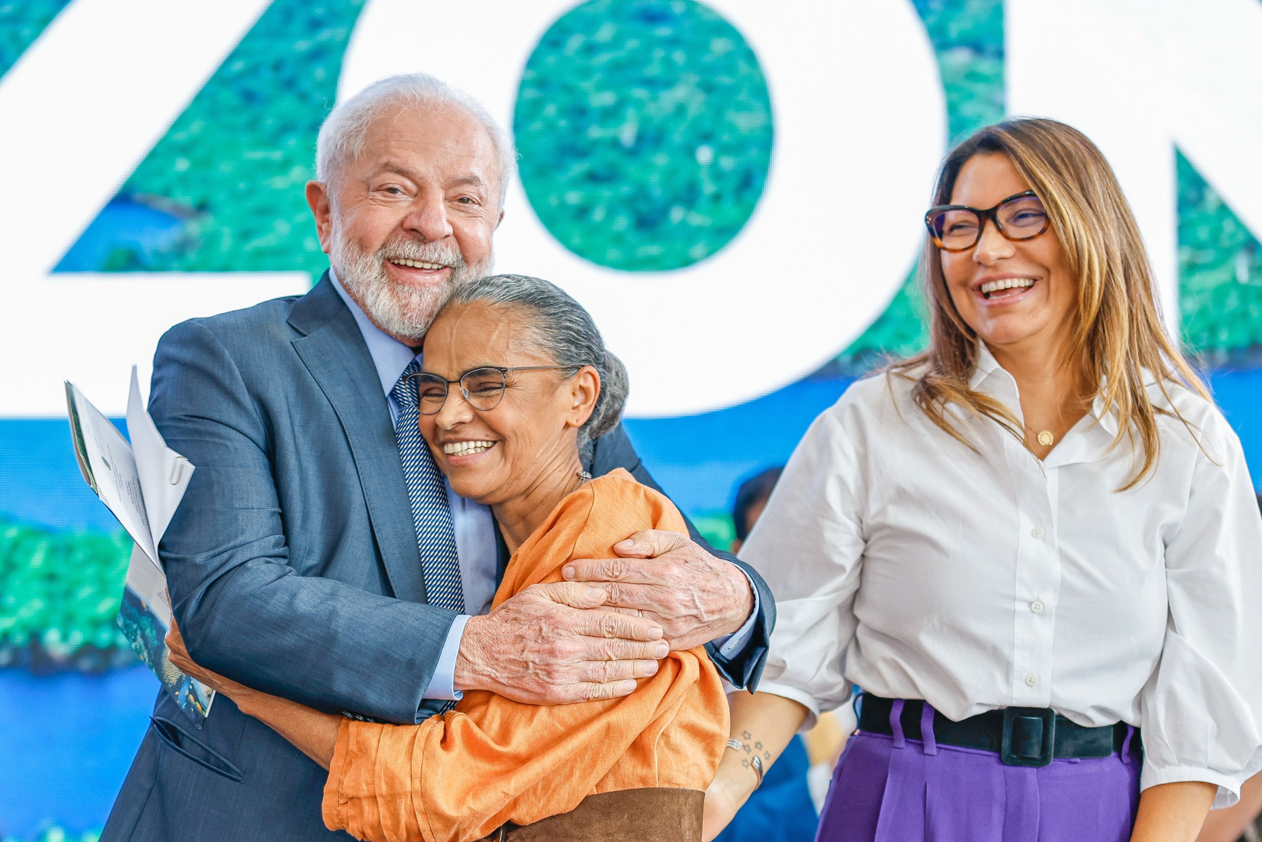 Governo vai destinar R$ 600 milhões do Fundo Amazônia para municípios e unidades de conservação combaterem desmatamento. Na imagem: Presidente Lula (PT) ao lado de sua esposa Janja e da ministra do Meio Ambiente, Marina Silva (Rede), em cerimônia de comemoração ao Dia da Amazônia, em 5/9/23(Foto: Ricardo Stuckert/PR)