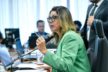 Senadora Leila Barros (PDT/DF), presidente da CMA, durante votação do marco do mercado de carbono, adiada na comissão (Foto: Geraldo Magela/Agência Senado)