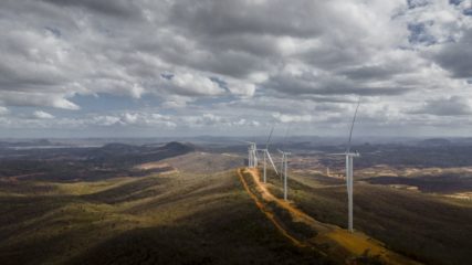 Petrobras, TotalEnergies e Casa dos Ventos avaliam parcerias em energia eólica, solar e hidrogênio de baixo carbono. Na imagem: Série de turbinas eólicas em Complexo Eólico Rio do Vento, um dos maiores parques onshore do mundo (Foto: Divulgação Casa dos Ventos)