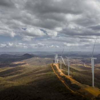 Petrobras, TotalEnergies e Casa dos Ventos avaliam parcerias em energia eólica, solar e hidrogênio de baixo carbono. Na imagem: Série de turbinas eólicas em Complexo Eólico Rio do Vento, um dos maiores parques onshore do mundo (Foto: Divulgação Casa dos Ventos)