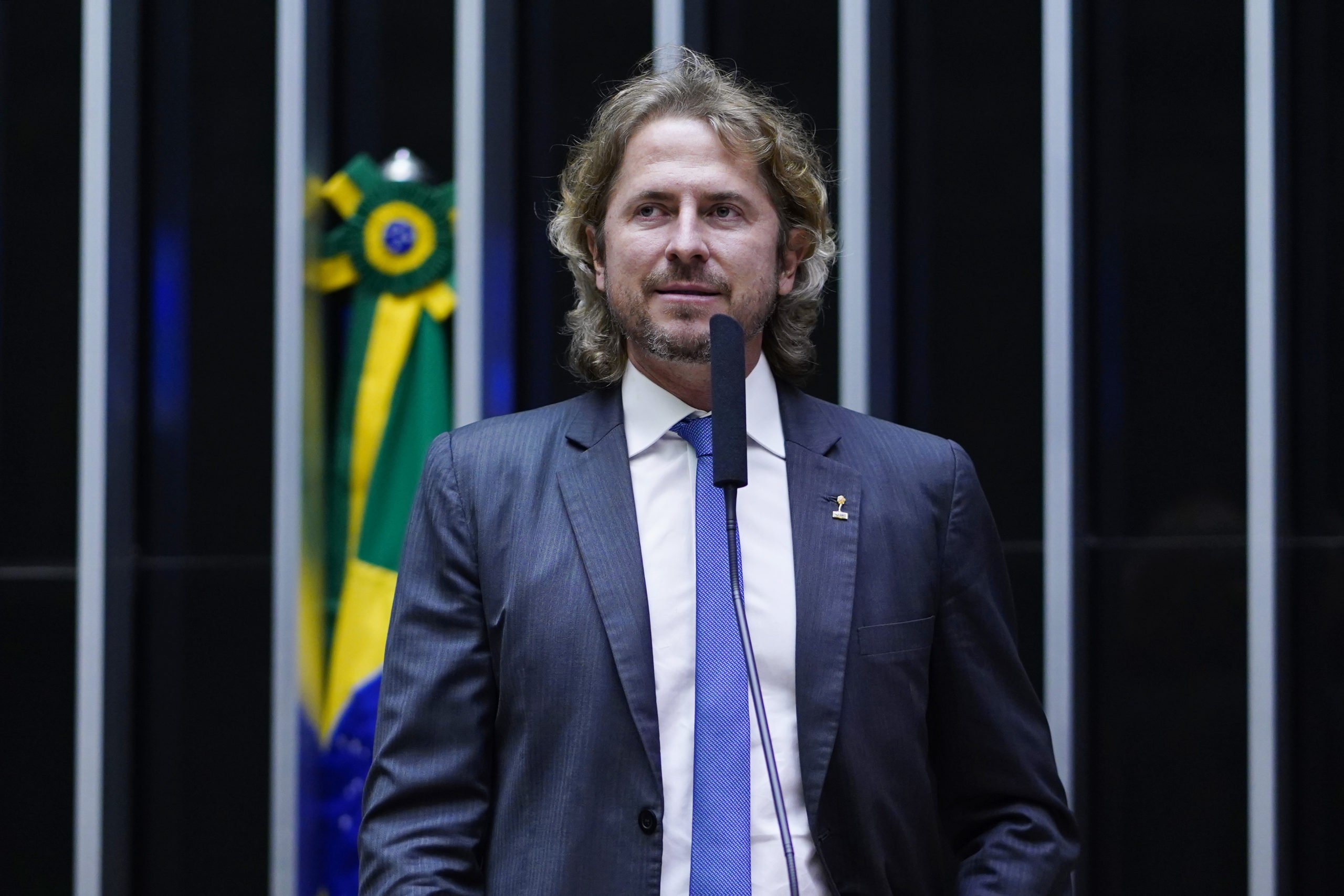 Câmara dos Deputados retoma debate que pode consolidar reforma do ICMS dos combustíveis. Na imagem: Deputado Zeca Dirceu (PT/SP) durante discussão e votação de propostas (Foto: Pablo Valadares/Câmara dos Deputados)