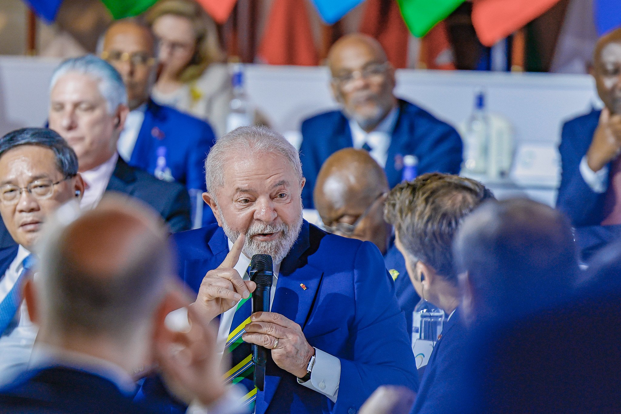 Lula espera fechar acordo com Joe Biden e Narendra Modi para frente pelo uso de biocombustíveis. Na imagem: Presidente Lula (PT) durante diálogo de Alto Nível da Cúpula para um Novo Pacto Financeiro Global, na França (Foto: Ricardo Stuckert/PR)