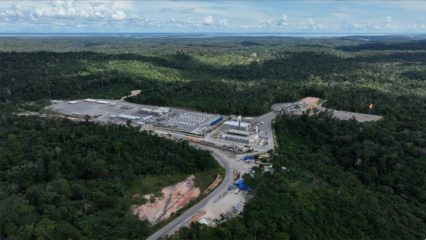 Vista aérea da UTE Jaguatirica II, com capacidade instalada de 140,834 MW, é movida a gás natural do campo de Azulão (operado pela Eneva), na Bacia do Amazonas (Foto Cortesia)