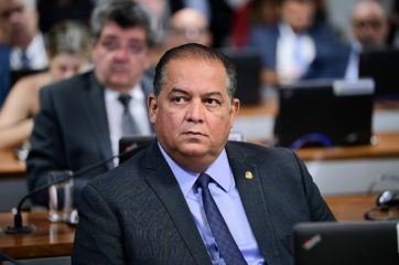 Relator do PL 699/2023 (do Profert), Eduardo Gomes, na reunião da CAE, do Senado, desta terça (19/9/23) para discutir incentivos a fertilizantes (Foto: Pedro França/Agência Senado)