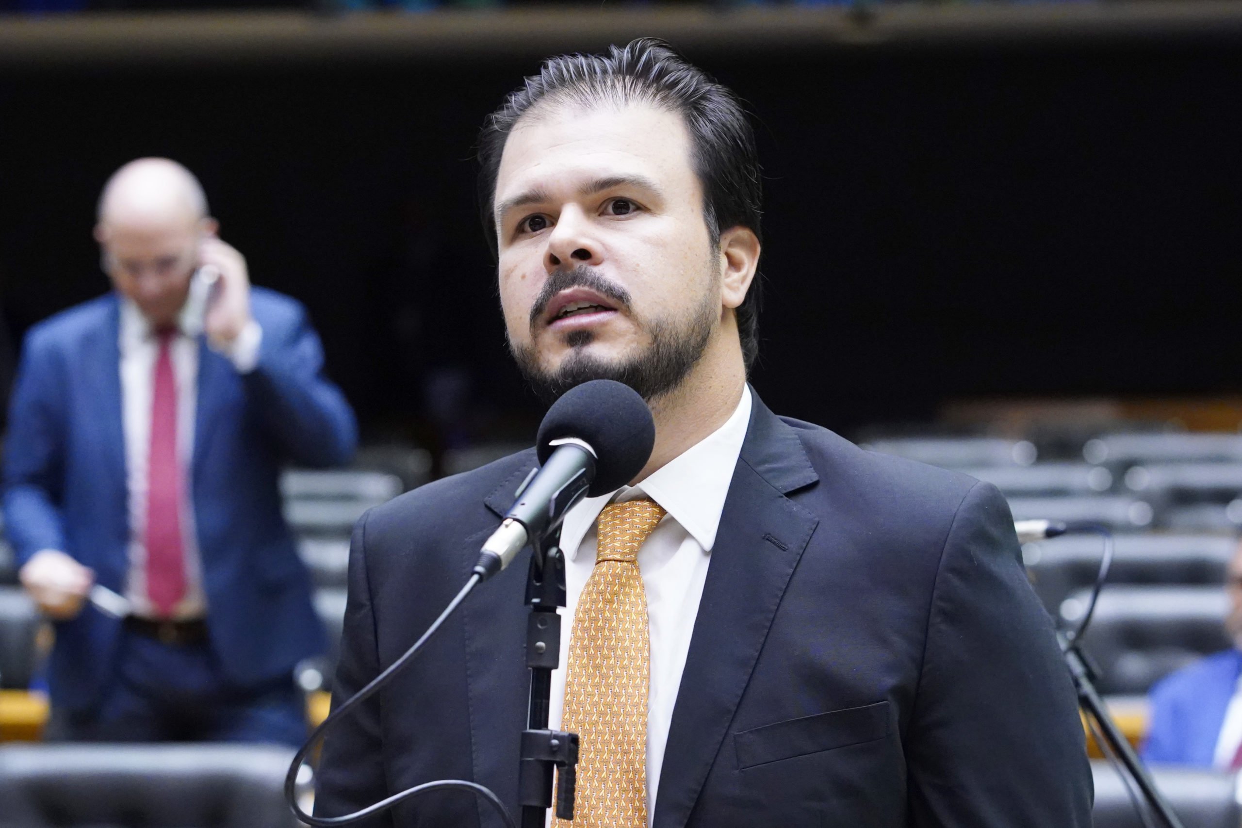 Fernando Filho critica custos e risco de subsídios para eólicas offshore. Na imagem: Fernando Coelho Filho (União/PE), no Plenário da Câmara, em 2/3/23 (Foto: Pablo Valadares/Câmara dos Deputados)