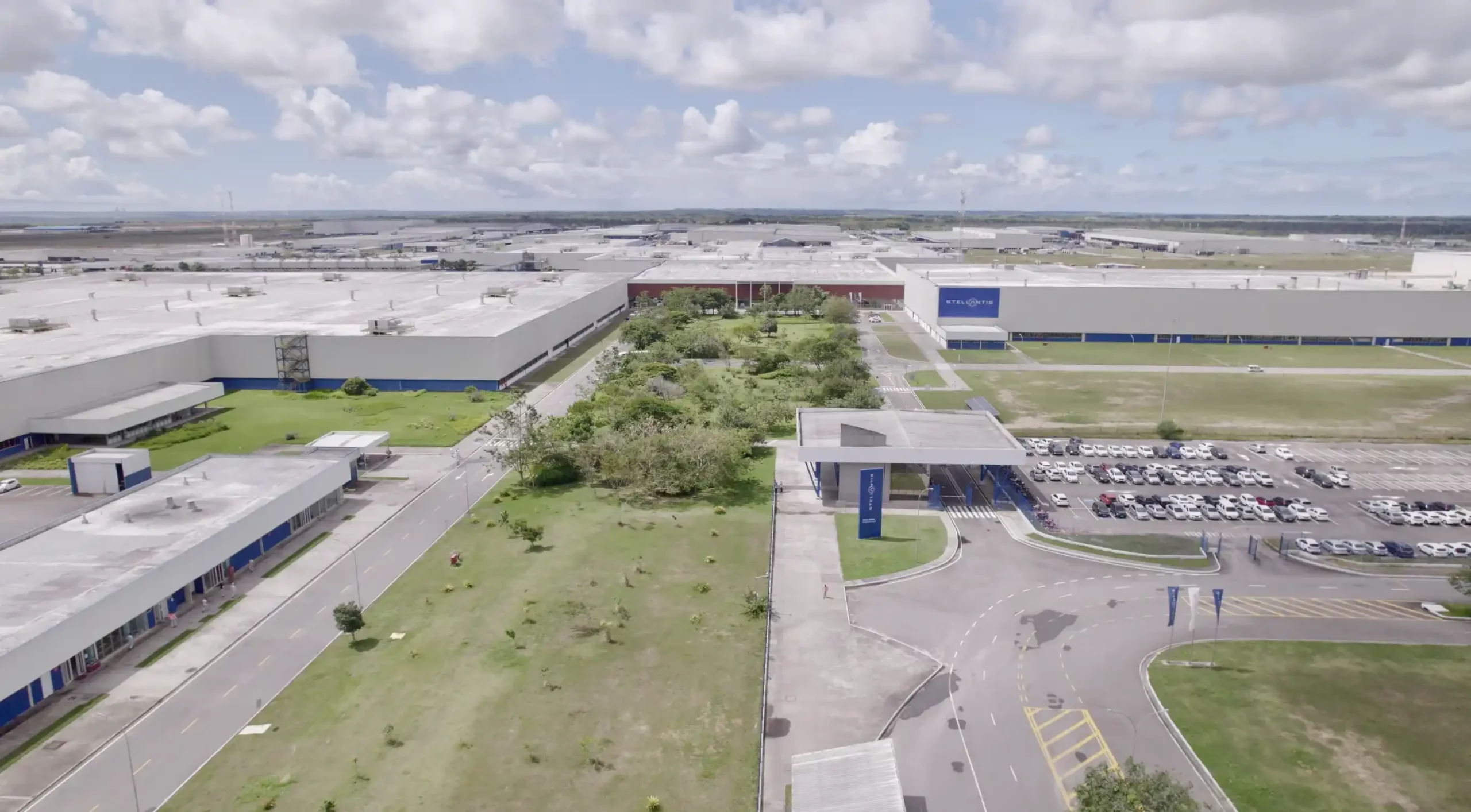 Stellantis vai fabricar veículos flex híbridos e 100% elétricos no Polo Automotivo de Goiana, em Pernambuco. Na imagem: Vista aérea dp Polo Automotivo Stellantis de Goiana, em Pernambuco (Foto: Divulgação)