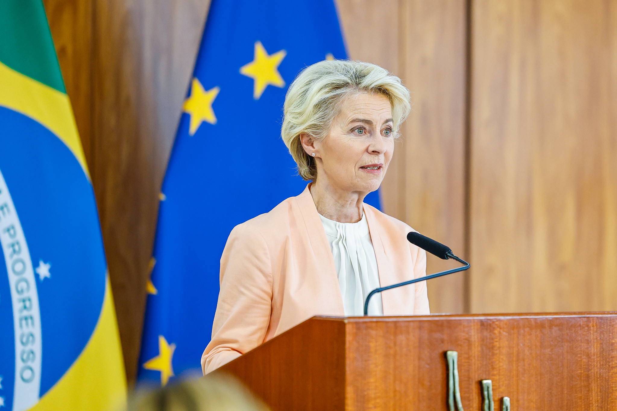 Mecanismo de Ajuste de Fronteira de Carbono (CBAM) começa a valer e pode ajudar hidrogênio brasileiro. Na imagem: Presidente da Comissão Europeia, Ursula von der Leyen, em visita ao Brasil em junho/2023 (Foto: Ricardo Stuckert/PR)