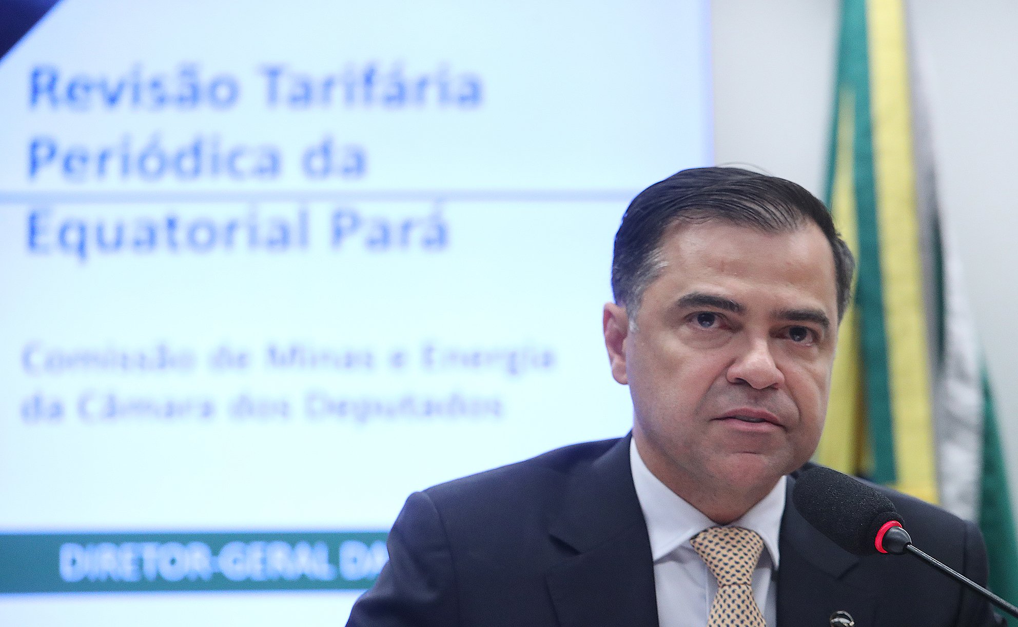 Diretores da Aneel têm pedidos de afastamento cautelar na Justiça. Na imagem: Diretor-geral da Aneel, Sandoval Feitosa, em audiência na Câmara, em 24/8/2023 (Foto: Bruno Spada/Câmara dos Deputados)