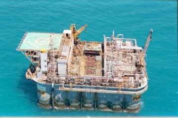 Oportunidades do Brasil no mercado de atividades ligadas ao descomissionamento de plataformas offshore (FPSO). Na imagem: Plataforma offshore antiga, no Rio Grande do Norte, pronta para descomissionamento (Foto: Divulgação)