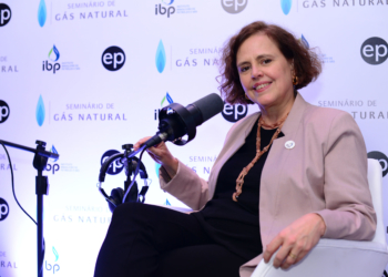 Sylvie D´Apote, diretora executiva de gás natural do Instituto Brasileiro de Petróleo e Gás (IBP), durante entrevista ao estúdio eixos, em 11/5/2023 (Foto Steferson Faria/eixos)