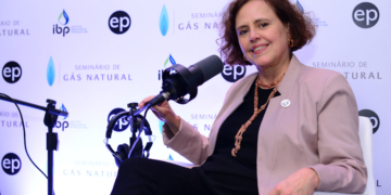 Sylvie D´Apote, diretora executiva de gás natural do Instituto Brasileiro de Petróleo e Gás (IBP), durante entrevista ao estúdio eixos, em 11/5/2023 (Foto Steferson Faria/eixos)