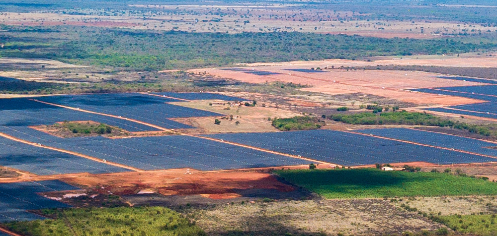 Operadora de telefonia Vivo se torna autoprodutora de energia solar, após acordo com a Elera. Na imagem: Usina solar fotovoltaica Janaúba, da Elera Renováveis, em Minas Gerais (Foto: Divulgação)