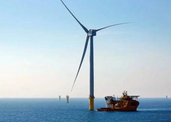 Turbina eólica GE Vernova’s Haliade-X 13 MW no complexo Dogger Bank, que terá 3,6 GW, fica da costa de Yorkshire, Mar do Norte, Reino Unido. Crédito: Divulgação/Equinor