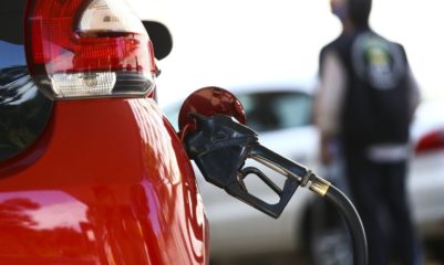 ICMS dos combustíveis (gasolina, diesel e GLP) vai subir a partir de fevereiro de 2024. Na imagem: Força-tarefa integrada pela ANP, Procon e Inmetro fiscaliza postos revendedores de combustíveis em Brasília (Foto: Marcelo Camargo/Agência Brasil)