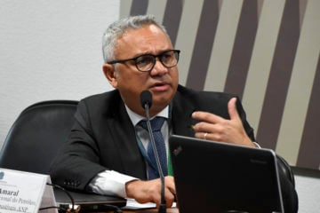 Custo do RenovaBio deve ser assumido pelas refinarias, defendem distribuidoras de combustíveis em proposta de reforma do programa de descarbonização. Na imagem: Aurélio Amaral, consultor do Movimento + Bio e ex-diretor da ANP, durante audiência da CI no Senado, em 29/10/2019, para discutir os efeitos dos ataques às refinarias da Arábia Saudita na economia brasileira (Foto: Edilson Rodrigues/Agência Senado)