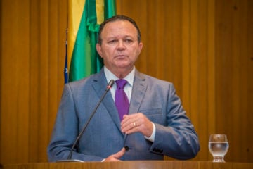 Maranhão cria taxa para petróleo e gás natural dentro de política para hidrogênio e biogás. Na imagem: Governador do Maranhão, Carlos Brandão, discursa na Assembleia Legislativa do Maranhão (Foto: Reprodução)