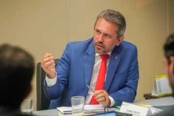 Governo do Ceará, Elmano de Freitas (PT), freia investida da Mitsui na Cegás com lei que limita capital estrangeiro em empresas públicas (Foto: Reprodução Twitter)