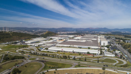 Hidrogênio de etanol é oportunidade para o Brasil, afirma vice-presidente de assuntos regulatórios da Stellantis para América do Sul, João Irineu Medeiros. Na imagem: Vista aérea do Polo Automotivo Stellantis em Betim, região metropolitana de Belo Horizonte, em Minas Gerais (Foto: Divulgação)