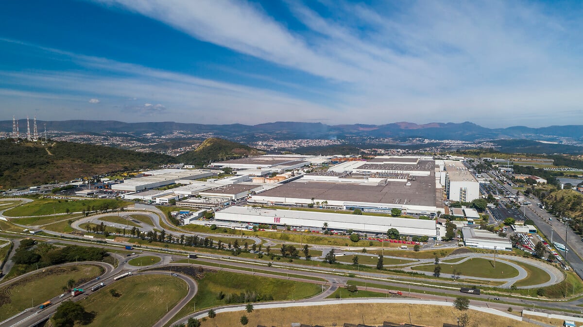 Hidrogênio de etanol é oportunidade para o Brasil, afirma vice-presidente de assuntos regulatórios da Stellantis para América do Sul, João Irineu Medeiros. Na imagem: Vista aérea do Polo Automotivo Stellantis em Betim, região metropolitana de Belo Horizonte, em Minas Gerais (Foto: Divulgação)