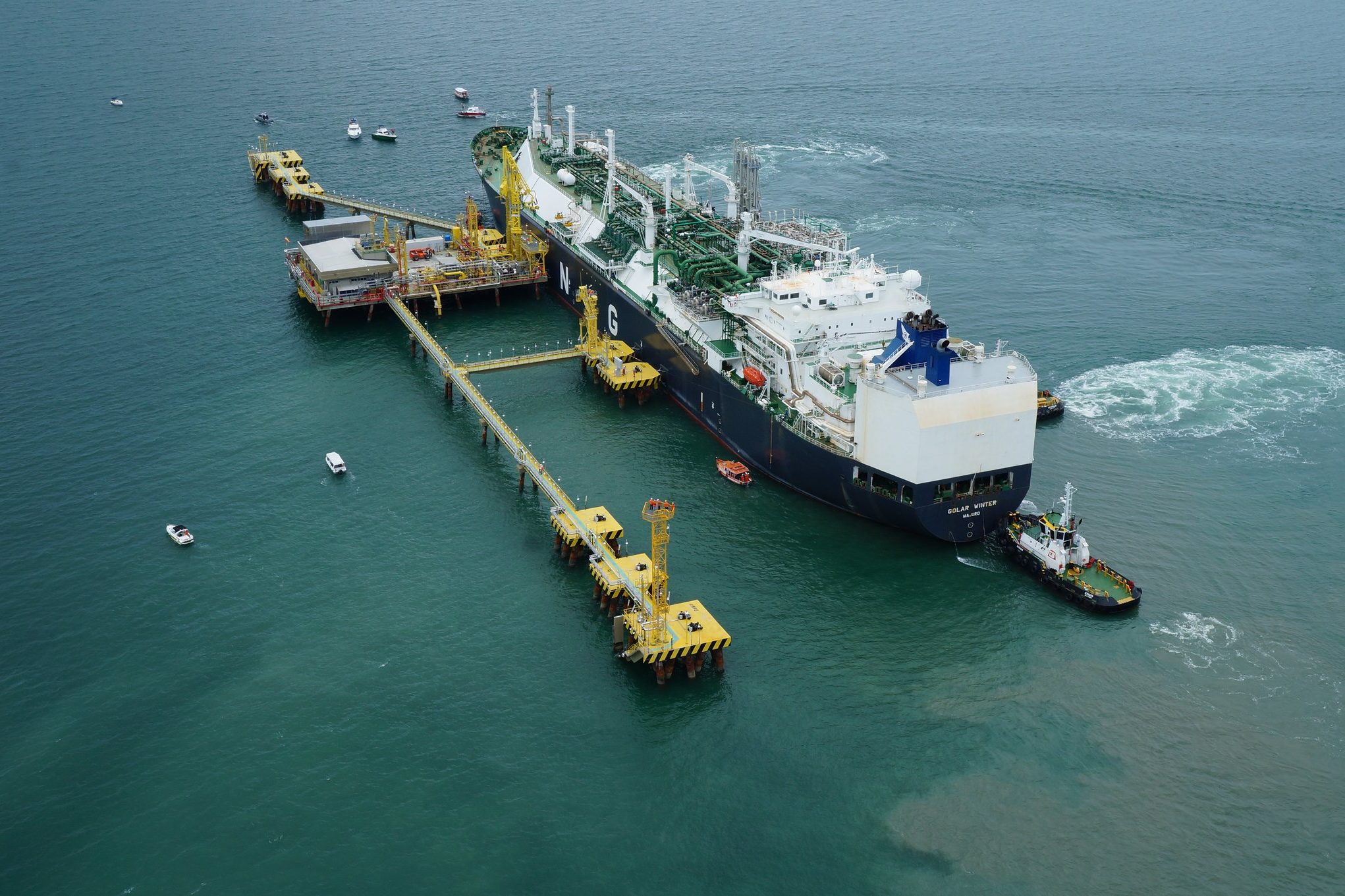 Vista aérea das obras da faixa de dutos do Terminal de Regaseificação da Bahia (TRBA) e pier de gás natural (Foto: Divulgação PAC)