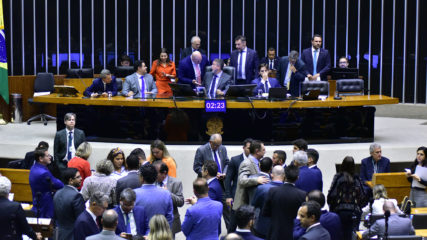 Câmara dos Deputados aprova regulamentação do mercado de carbono brasileiro com a criação do SBCE – Sistema Brasileiro de Comércio de Emissões. Na imagem: Arthur Lira preside sessão para discussão e votação de propostas na Câmara, em 21/12/2023 (Foto: Zeca Ribeiro/Câmara dos Deputados)