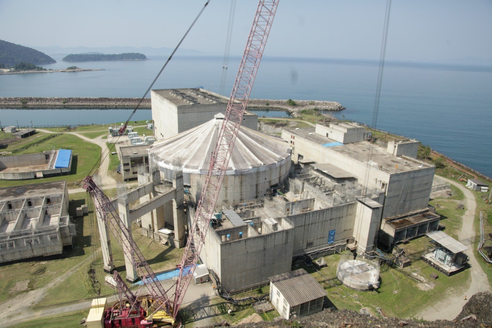 “Átomos para a paz”: marco global do uso pacífico da energia nuclear completa 70 anos neste ano. Na imagem: Obras de construção da usina nuclear de Angra 3, em Angra dos Reis, RJ (Foto: Divulgação Eletronuclear)