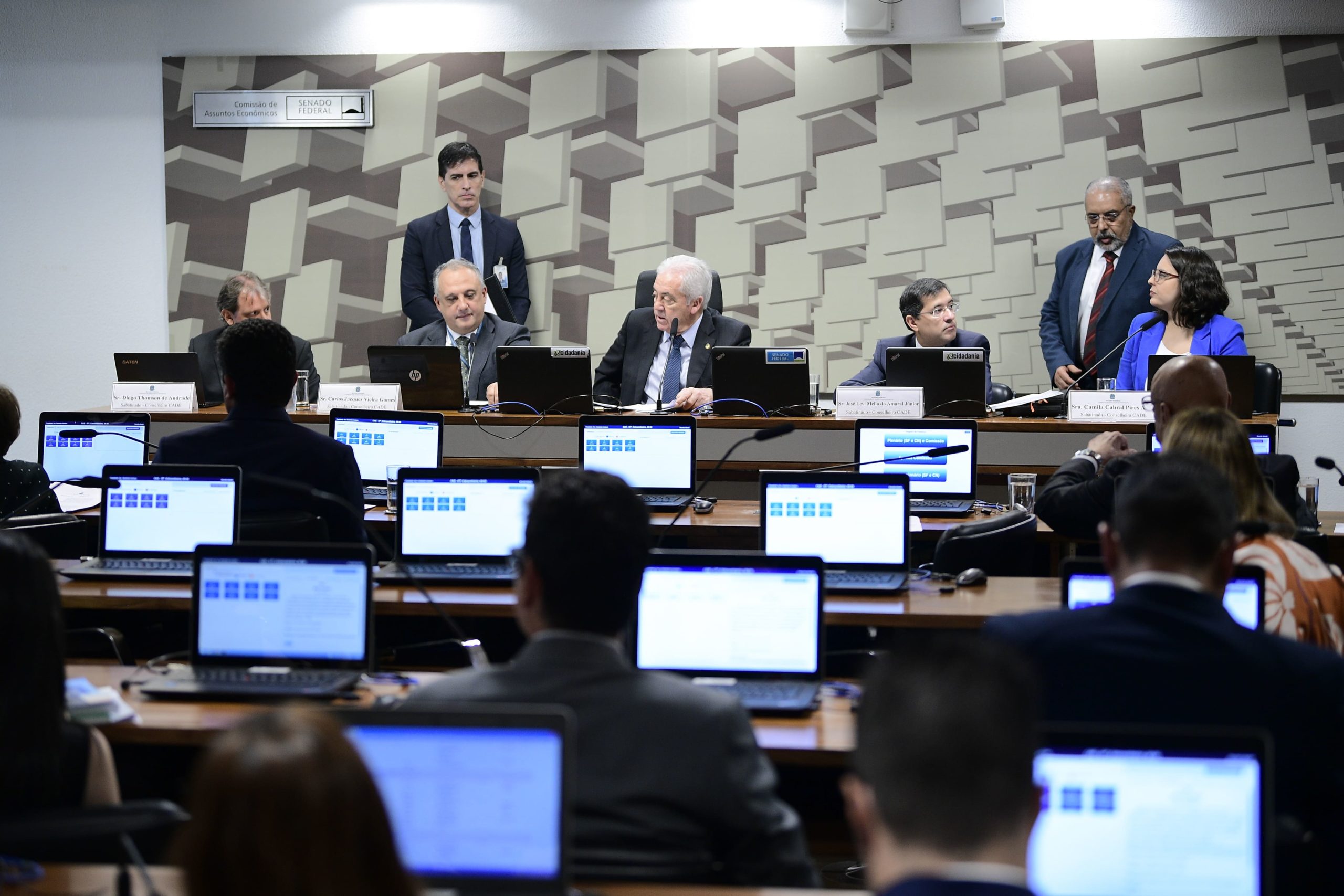 Indicados ao Cade Diogo Thomson, José Levi Amaral, Camila Cabral e Carlos Jacques Gomes respondem a sabatina na CAE para conselho do órgão antitruste, em 12/12/2023 (Foto: Pedro França/Agência Senado)