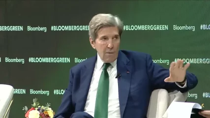 John Kerry critica Chevron por não se comprometer a reduzir emissões