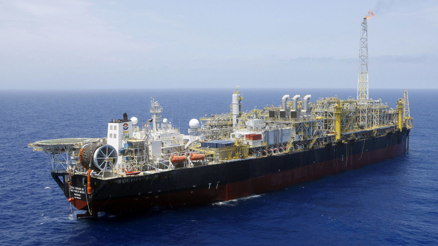 FPSO Cidade de São Paulo em produção nos campos de Tambaú e Uruguá, em águas profundas no pós-sal da Bacia de Santos (Foto Cortesia PAC)