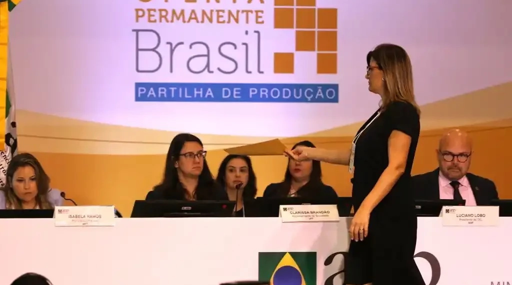 ANP calcula que novas áreas do pré-sal têm potencial para produzir 2,1 bilhões de barris. Na imagem: Primeiro Ciclo da Oferta Permanente de Partilha da Produção (OPP) do pré-sal, no Hotel Windsor Guanabara, centro do Rio (Foto: Tânia Rêgo/Agência Brasil)