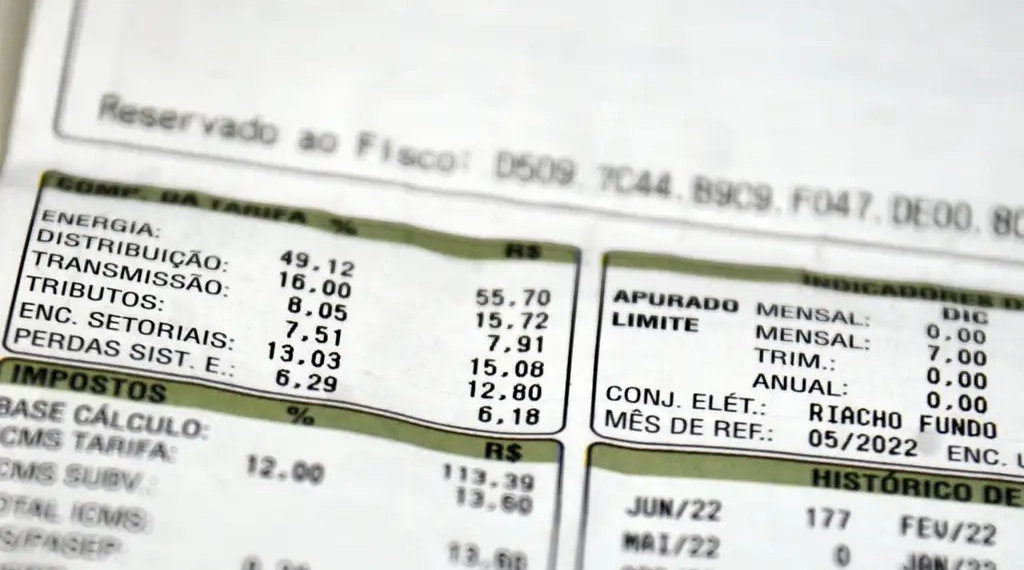 Por que as contas de luz estão tão caras atualmente no Brasil? Entenda a crise do setor elétrico e consequências nas tarifas de energia. Na imagem: Conta de energia elétrica (Foto: Agência Brasil)