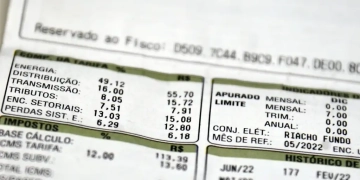 Por que as contas de luz estão tão caras atualmente no Brasil? Entenda a crise do setor elétrico e consequências nas tarifas de energia. Na imagem: Conta de energia elétrica (Foto: Agência Brasil)