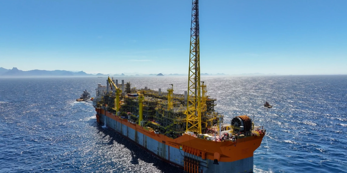 Produção e exploração de óleo e gás do Brasil vai crescer menos em 2024 no comparativo com 2023, diz S&P Global. Na imagem: FPSO Sepetiba entrou em operação no dia 31 de dezembro de 2023 no campo de Mero, operado pela Petrobras, no pré-sal da Bacia de Santos (Foto: Divulgação)