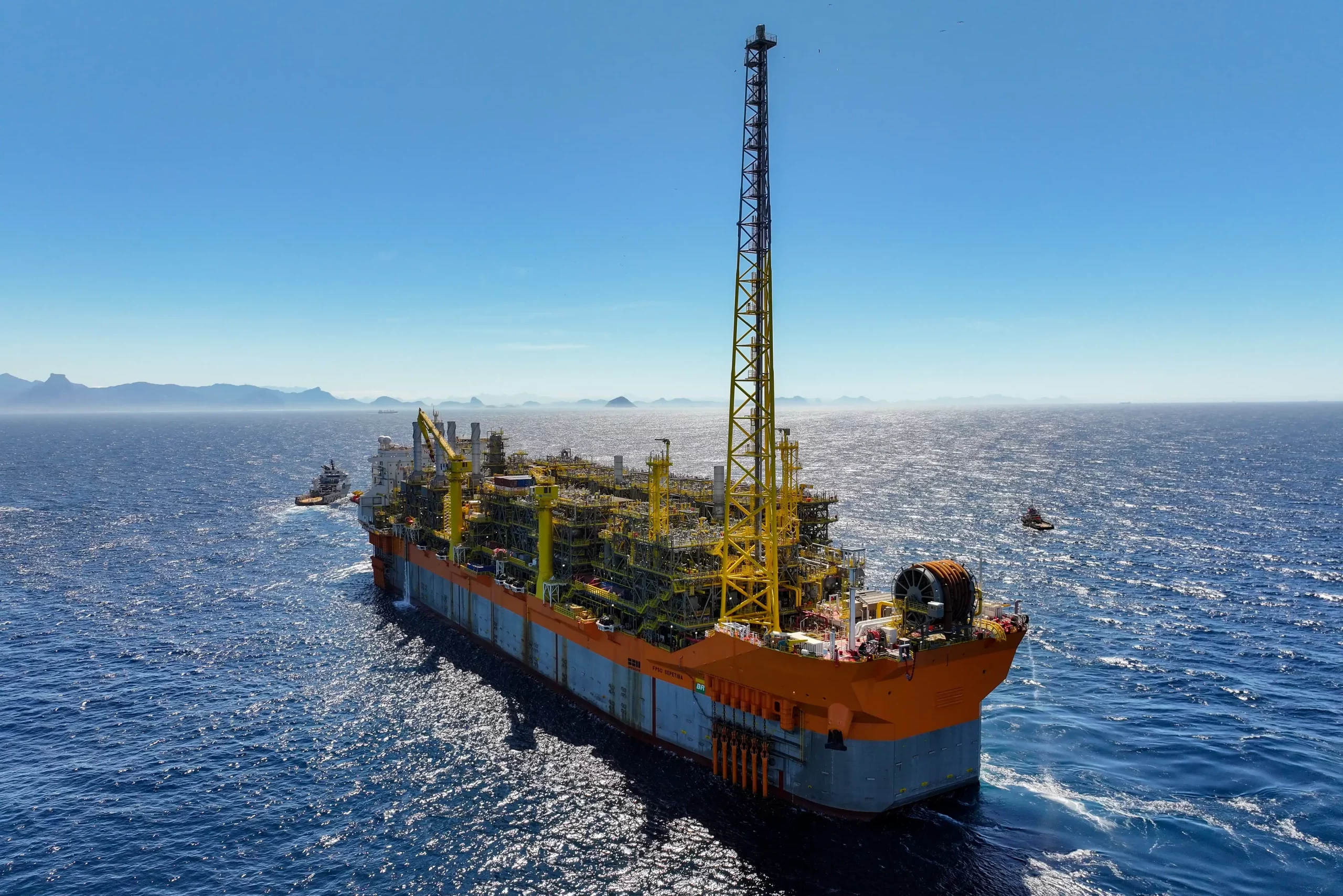 Produção e exploração de óleo e gás do Brasil vai crescer menos em 2024 no comparativo com 2023, diz S&P Global. Na imagem: FPSO Sepetiba entrou em operação no dia 31 de dezembro de 2023 no campo de Mero, operado pela Petrobras, no pré-sal da Bacia de Santos (Foto: Divulgação)