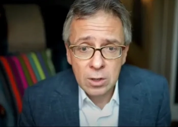 Combustíveis fósseis vão alavancar transição energética no Brasil, diz Ian Bremmer [na foto], CEO da consultoria Eurasia Group, durante análise do cenário geopolítico para 2024 em evento do B20 (Foto: Reprodução YouTube)