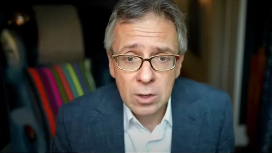 Combustíveis fósseis vão alavancar transição energética no Brasil, diz Ian Bremmer [na foto], CEO da consultoria Eurasia Group, durante análise do cenário geopolítico para 2024 em evento do B20 (Foto: Reprodução YouTube)