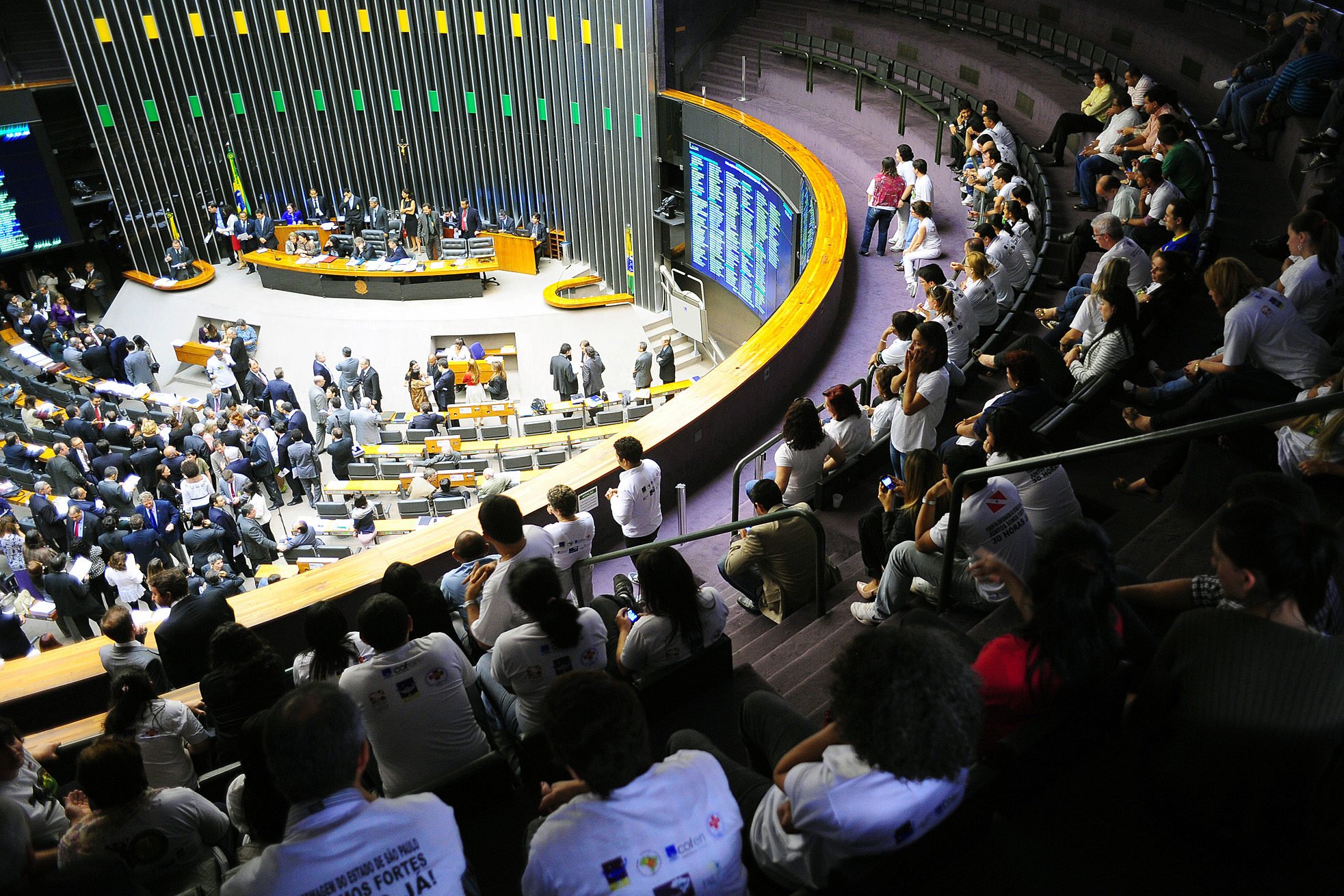 2024 será o ano do diálogo no setor elétrico, e especialmente trabalhoso para os profissionais de relações institucionais. Na imagem: Plenário da Câmara visto da Galeria, no 2o andar (Foto: Saulo Cruz/Câmara dos Deputados)